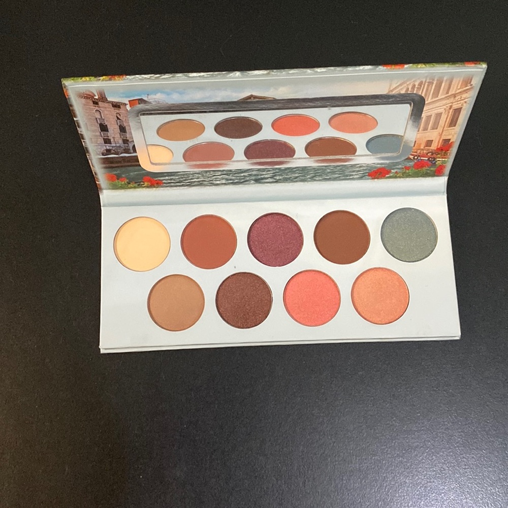 Essence eyeshadow palette